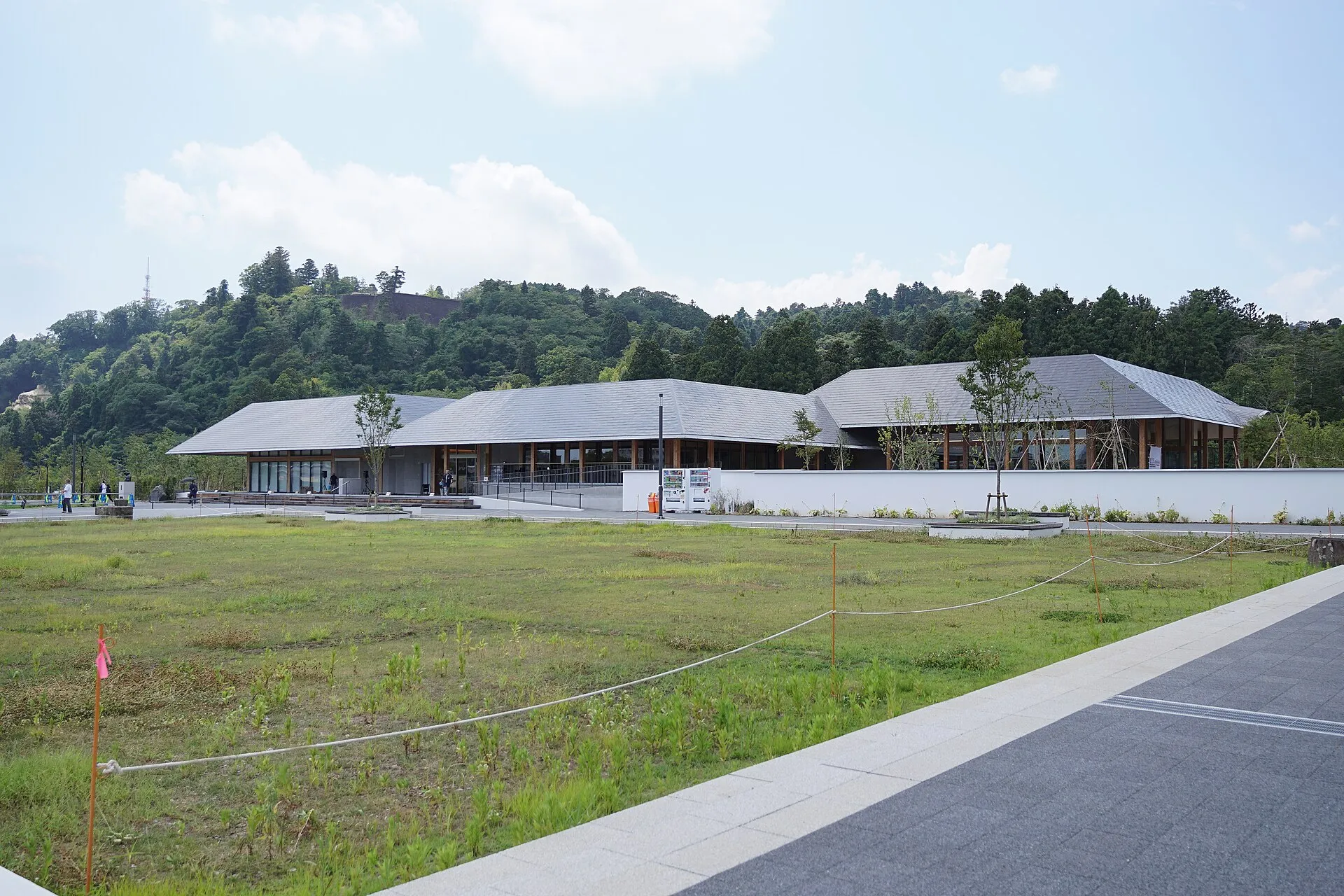 A daytime view of Aobayama Park beside Sendai Ryokusaikan in August 2023, without the night-event installation.